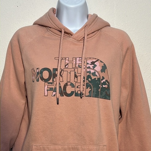 The North Face Pink With Camo Emblem Winter Hoodie
Size: Medium - Picture 5 of 13